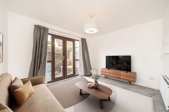 8 Bruce Hall Mews, Brudenell Road, London photo 2