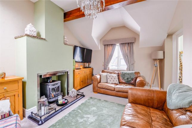 2, Thorn Bank Avenue, Keighley photo 2