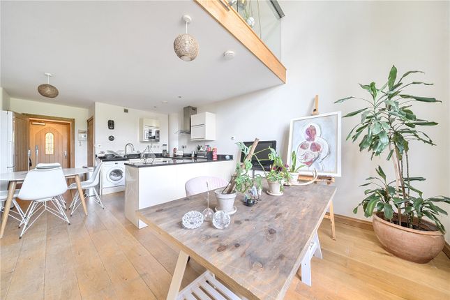 2-bed flat on Apartment 4,, The Apostles, London, £475,000