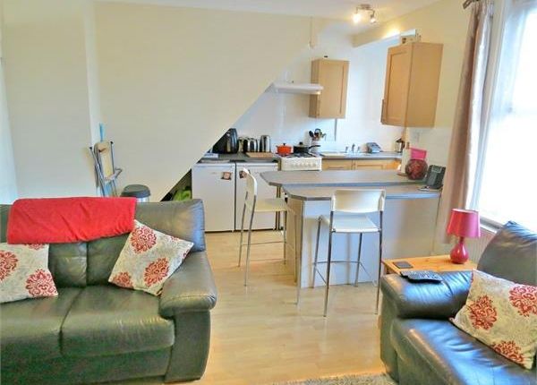 39, Gladstone Road, Watford photo 4