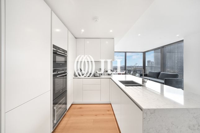 Flat for sale in Marsh Wall, London