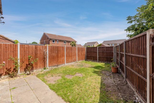 7, Adelaide Close, Slough photo 4