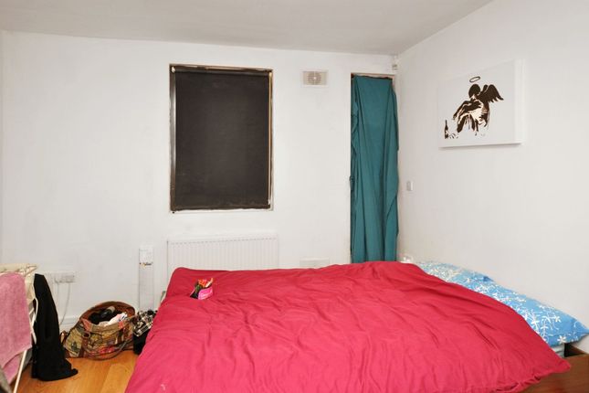Thumbnail Flat to rent in Beehive Place, London