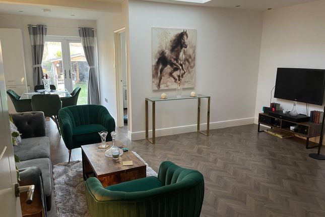 2-Bedroom Flat ,Ub5 4Px