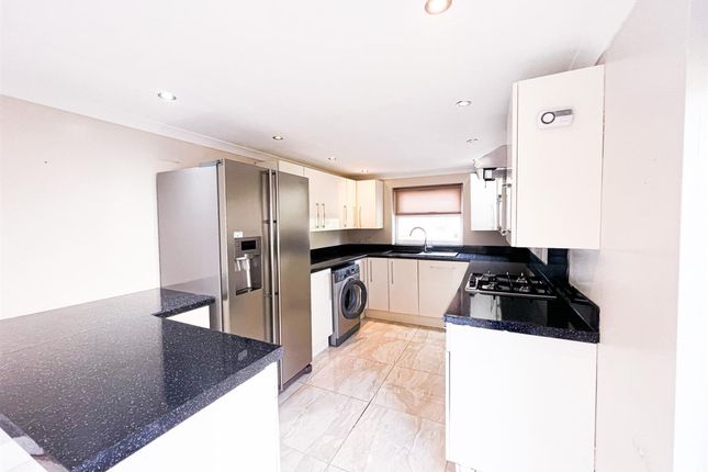 36 Hookstone Way, Woodford Green photo 4
