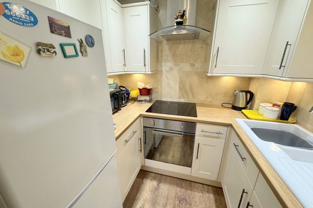 Flat 17, Grace Darling House, 9 Vallis Close, Poole photo 4