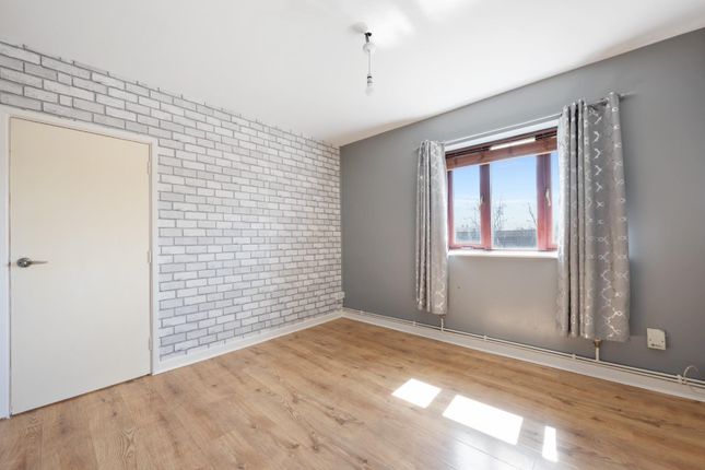 Flat for sale in Northwold Road, London