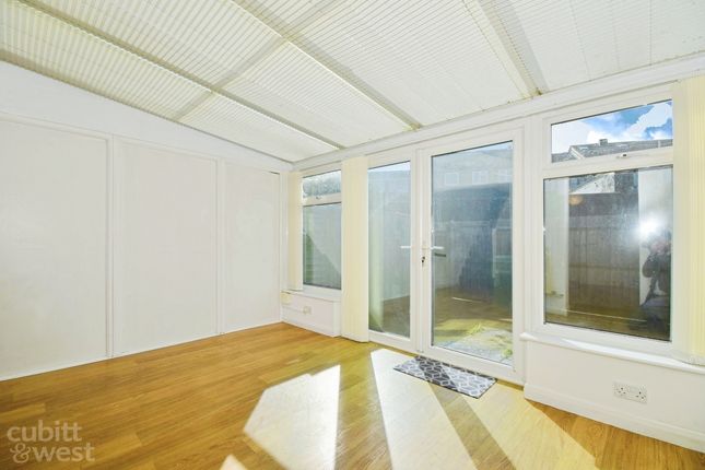 6, Grays Court, Portsmouth photo 3