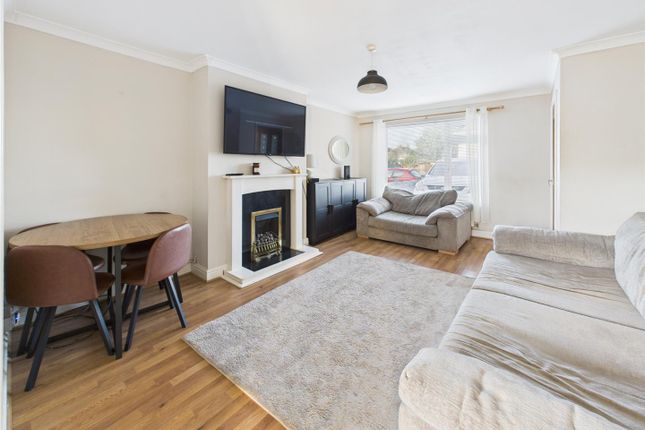 16, Willowleaze, Gloucester photo 2