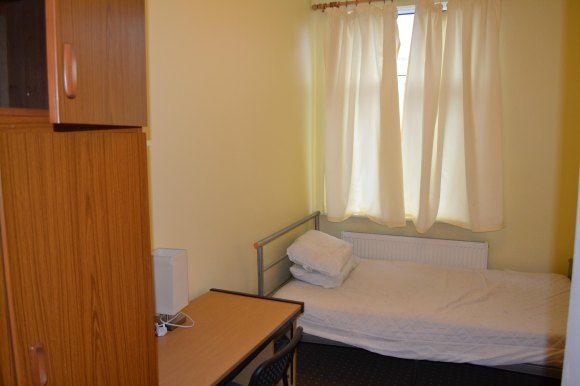 Bedroom Photo 8