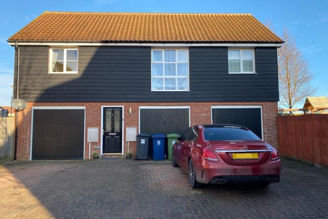 Thumbnail Flat to rent in Lumbley Close, Great Cambourne, Cambridge