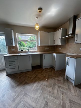 19 West Park Road, Batley photo 2