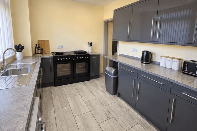 41 Cornbrook Park Road, Hulme, MANCHESTER photo 4