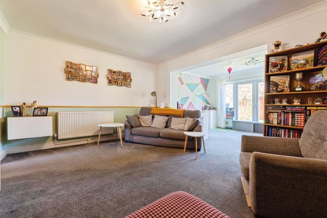 12, Rosecroft Way, Thetford photo 2