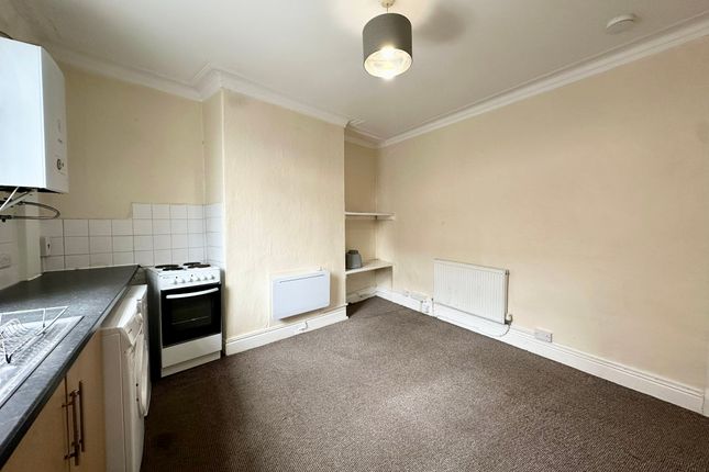 4, LEEDS photo 3