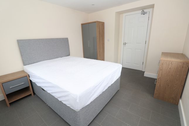 Room 1, 1A Russet Close, Crewe, Cheshire photo 5