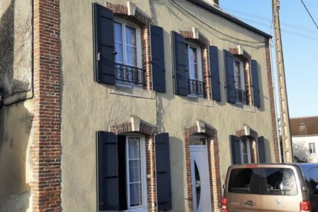 Town house for sale in Sees, Basse-Normandie, 61500, France