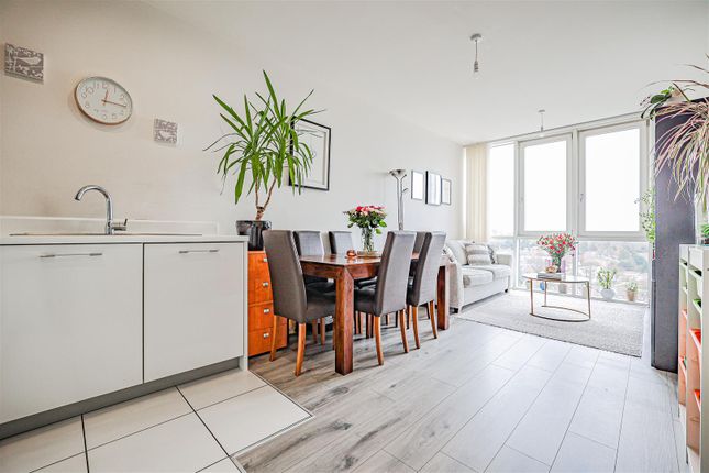 188 KD Tower, Cotterells, Hemel Hempstead photo 3