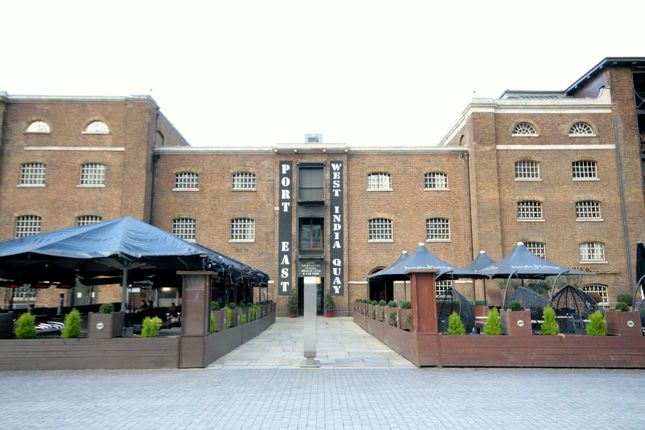 Parking/garage to rent in Hertsmere Road, London