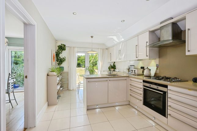 34a,, Church Road, Surrey photo 4