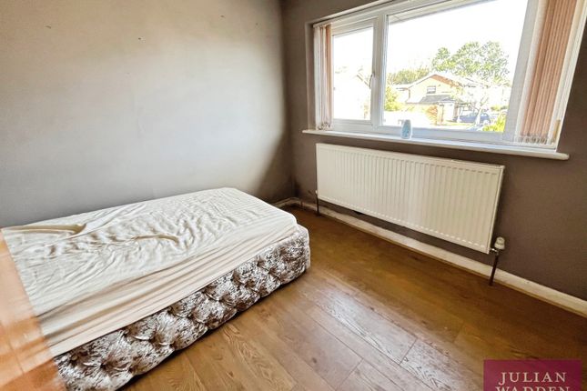 22, Redrose Crescent, Manchester photo 3