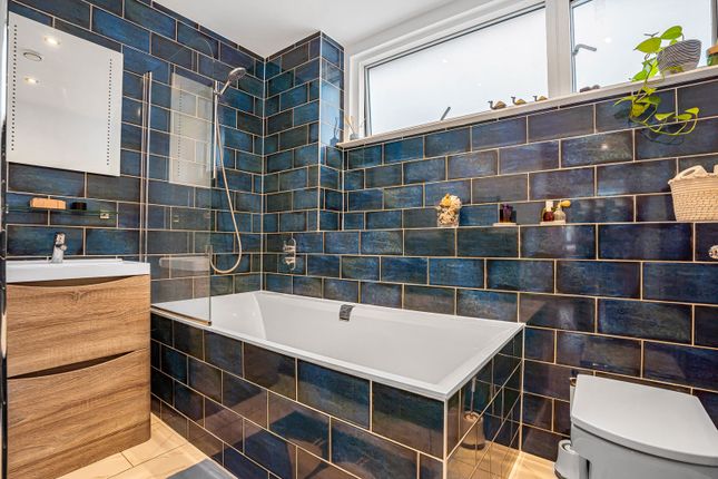 Flat 36, Canal Wharf, 305, Kingsland Road, London photo 4