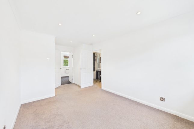 9, Morval Close, Farnborough photo 4