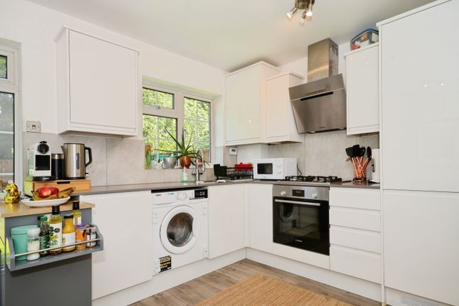 4b, Willows Close, Pinner photo 4