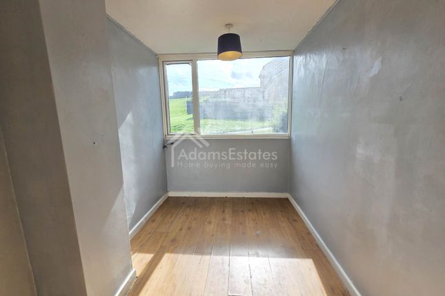 27, The Drive, Batley photo 5
