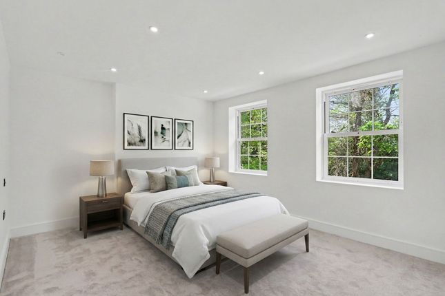 Apt 3 32 Green Lane, Cobham, Cobham photo 5