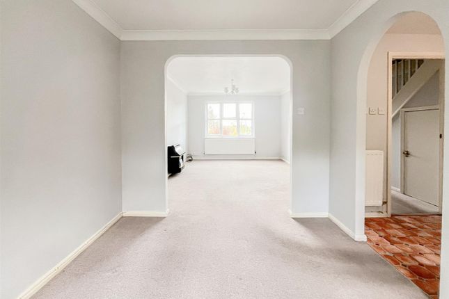 12, Streatfield Gardens, Heathfield photo 4