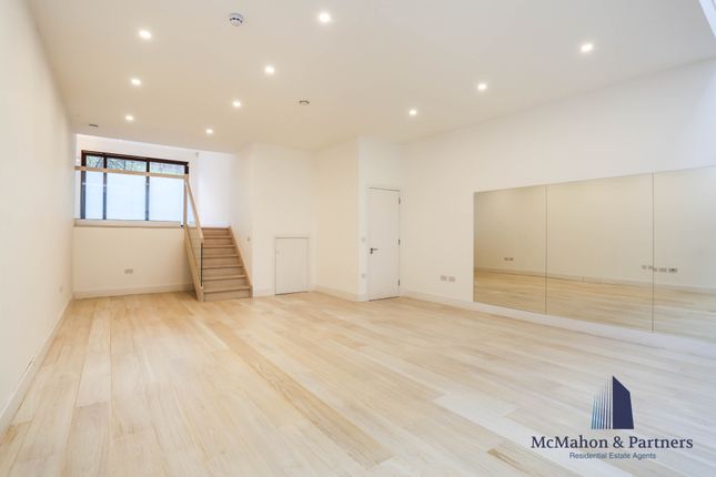 Terraced house for sale in County Street, London