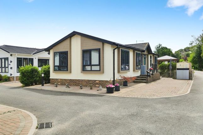 2-bed caravan on 15, victoria gardens, Barkham ride, Wokingham, £315,000