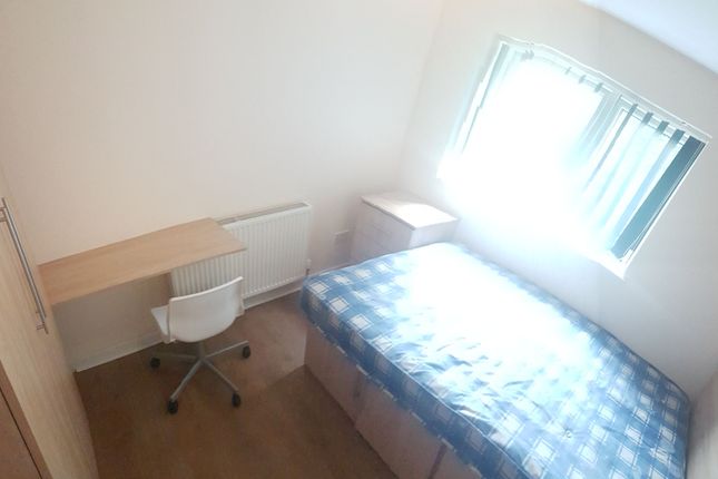 29 Edgeworth Drive, Manchester photo 5