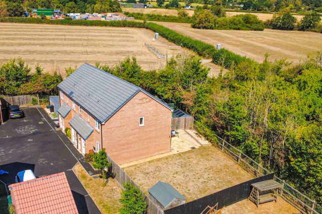 17 Bilberries Close, Monkton Heathfield, Somerset photo 2