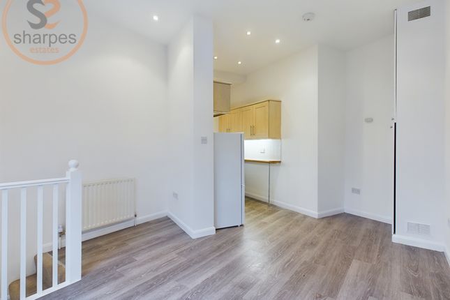 Copy of 2A Caxton Road, London photo 4