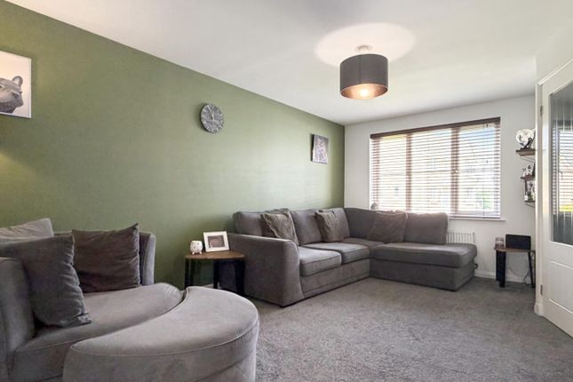 8, Dove Court, Elgin photo 2