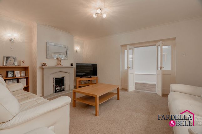 2 Dell Lane, Burnley photo 3