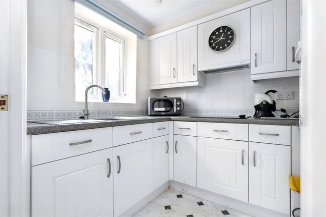 Pegasus Court, Flat 13, 83, Silver Street, Nailsea photo 3