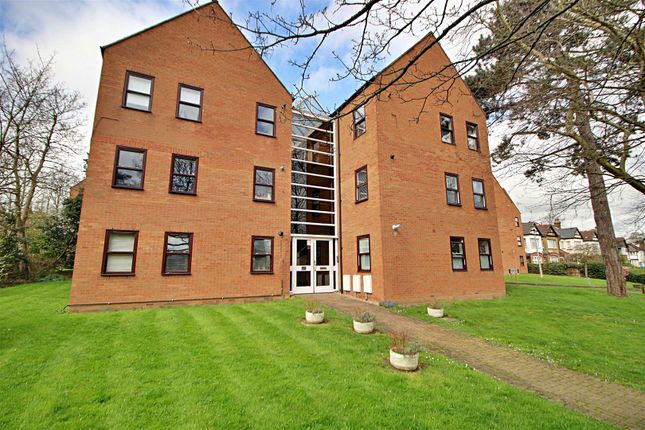 Flat for sale in Chase Court Gardens, Enfield