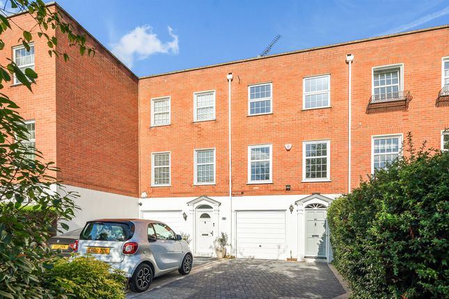 Thumbnail Town house for sale in Private Road, Enfield