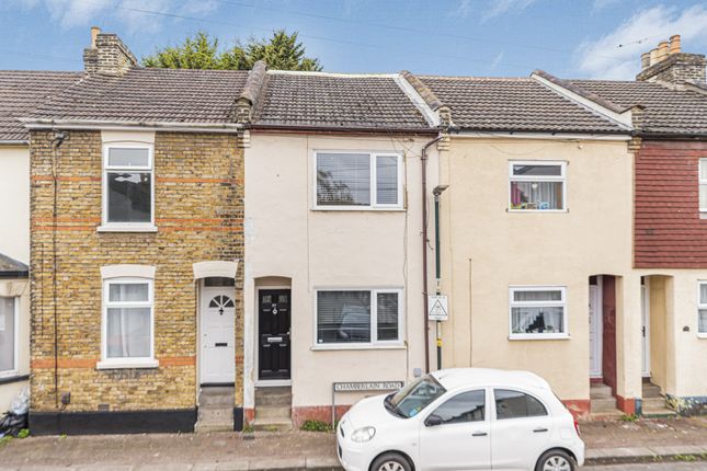 Terraced house to rent in Chamberlain Road, Chatham