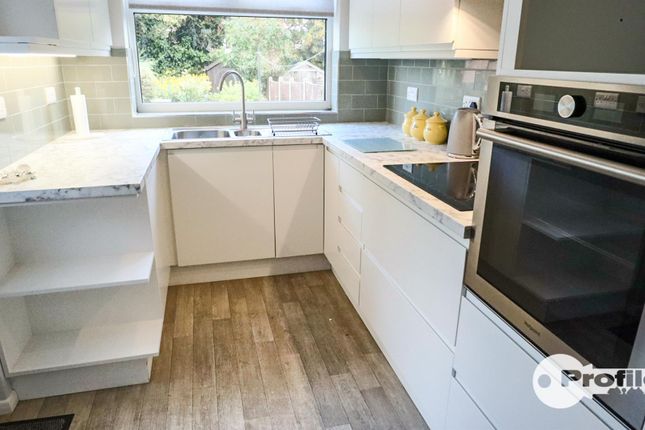 46, Barrie Road, Hinckley photo 3