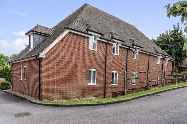 2 bed flat for sale in Abbey Gardens, Upper Woolhampton, Reading, Berkshire RG7