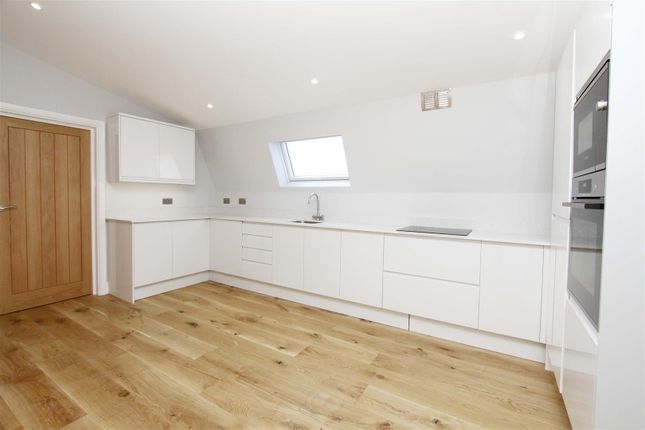 Flat 8, 88, Long Lane, Ickenham photo 2
