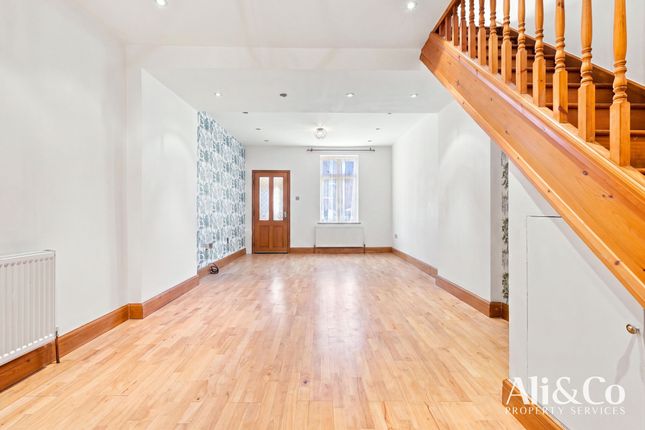 6 Tunnel Cottages, Grays photo 2