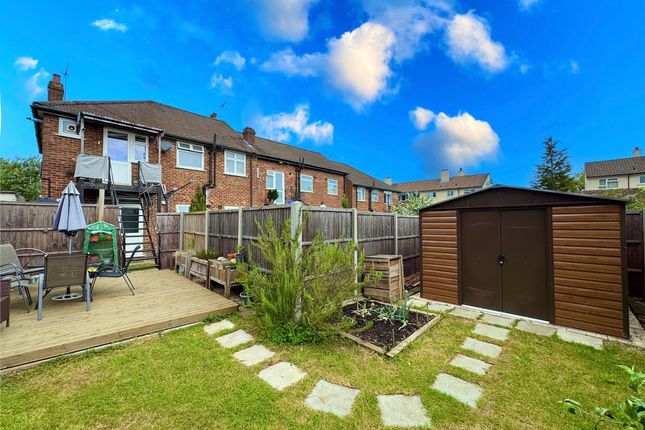 9 Selwyn Court Bacon Lane, Edgware photo 2