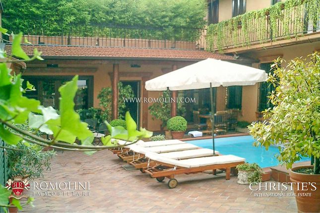 Villa for sale in Milan, Lombardy, Italy