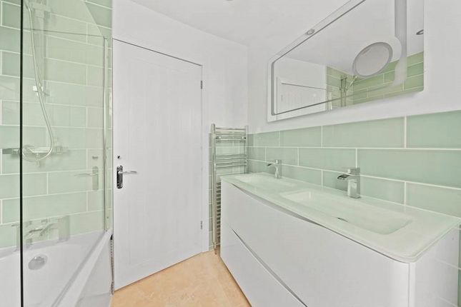 16, Valebridge Road, West Sussex photo 4
