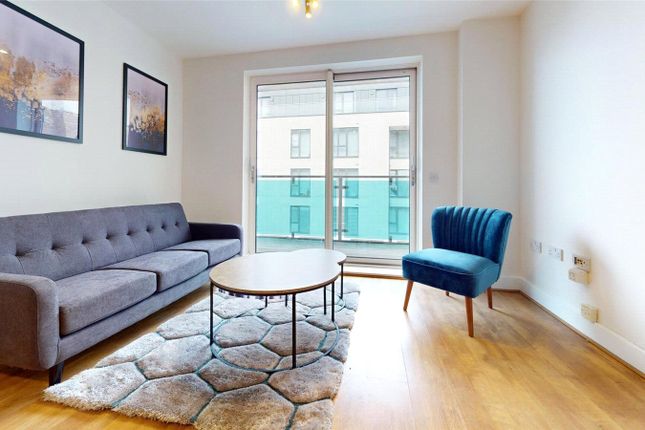 Flat to rent in Glenthorne Road, London